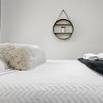 2 Spacious Units Close To Downtown & Expo Center
