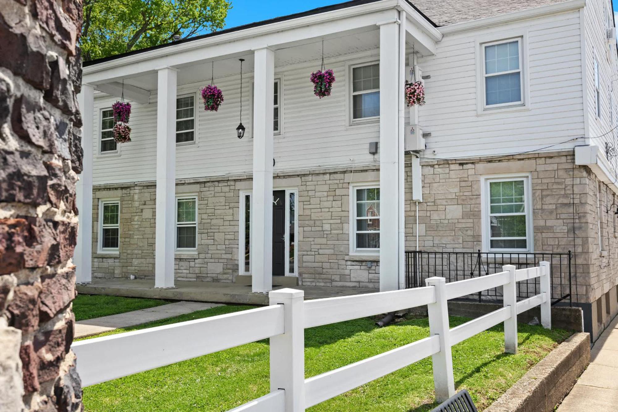 2 Spacious Units Close To Downtown & Expo Center Apartment *