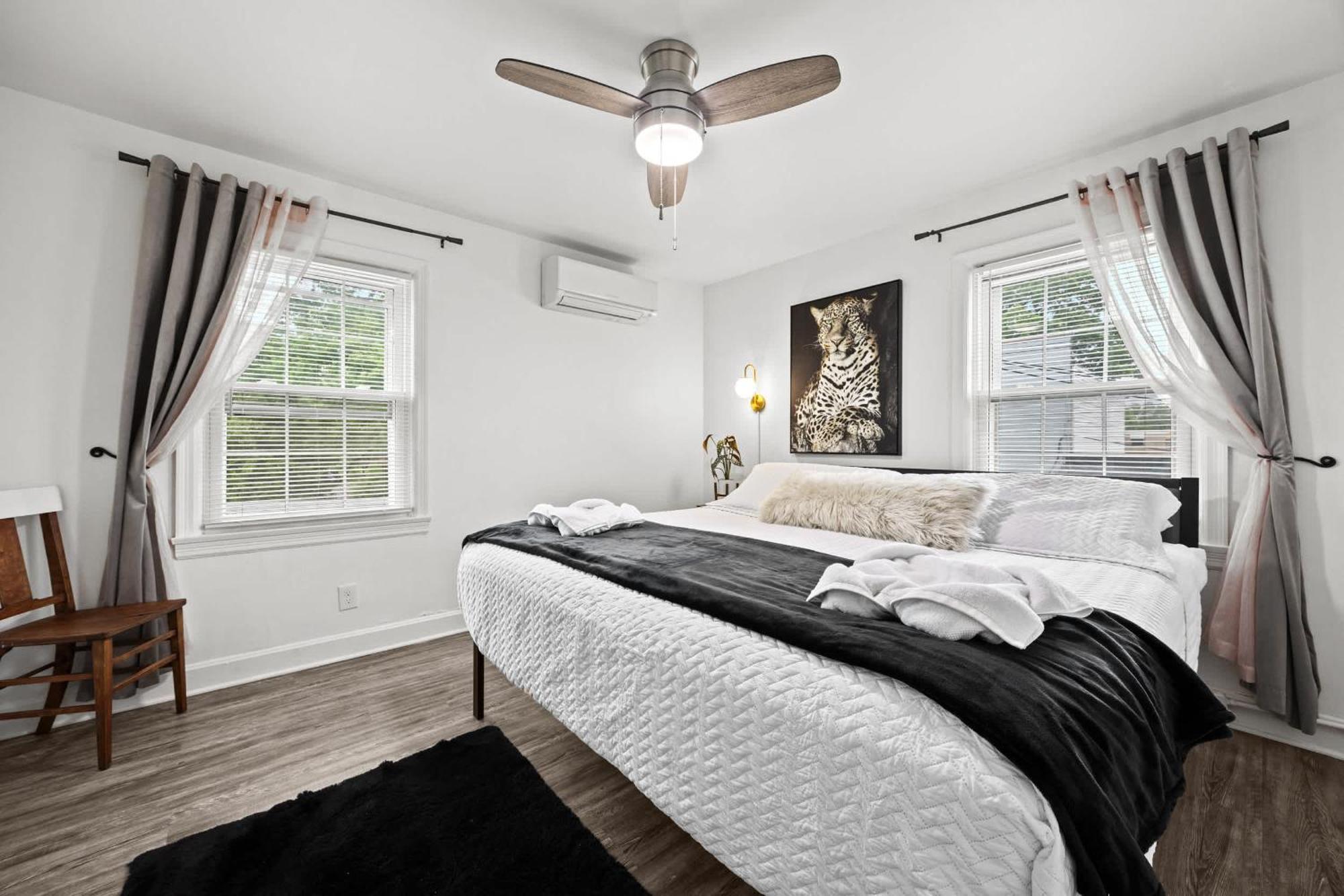 2 Spacious Units Close To Downtown & Expo Center *
