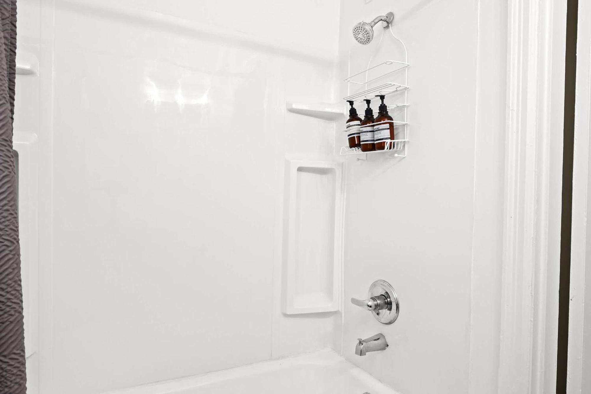 2 Spacious Units Close To Downtown & Expo Center
