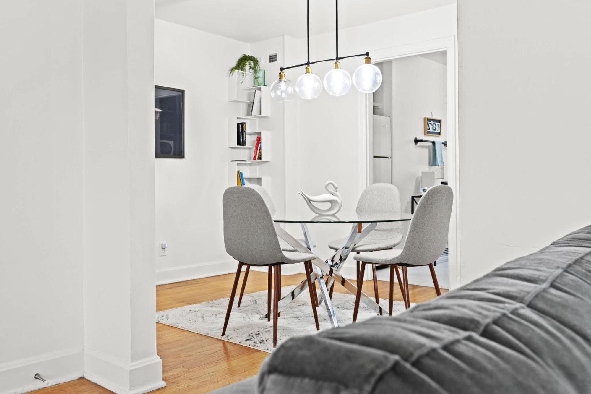 2 Spacious Units Close To Downtown & Expo Center Apartment